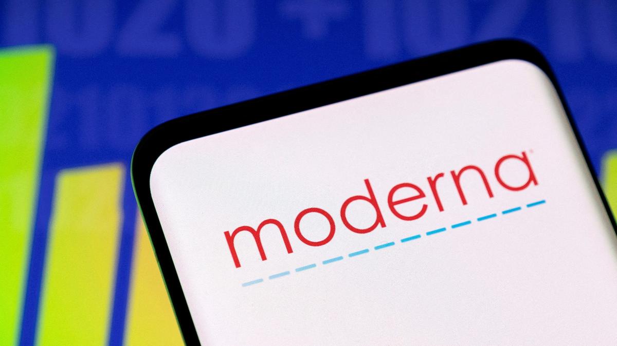 FILE PHOTO: Moderna logo and stock graph are seen displayed in this illustration taken, May 3, 2022. REUTERS/Dado Ruvic/Illustration//File Photo