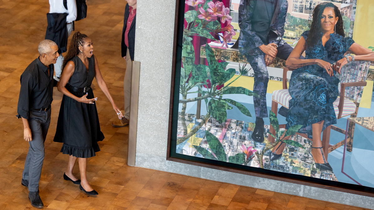Former U.S. President Barack Obama and former U.S. first lady Michelle Obama react next to their first commissioned portrait by Njideka Akunyili Crosby in the Hope and Change Lobby of the Obama Presidential Center Museum in Chicago, Illinois, U.S., June 14, 2026. Taylor Glascock/The Obama Foundation/Handout via REUTERS