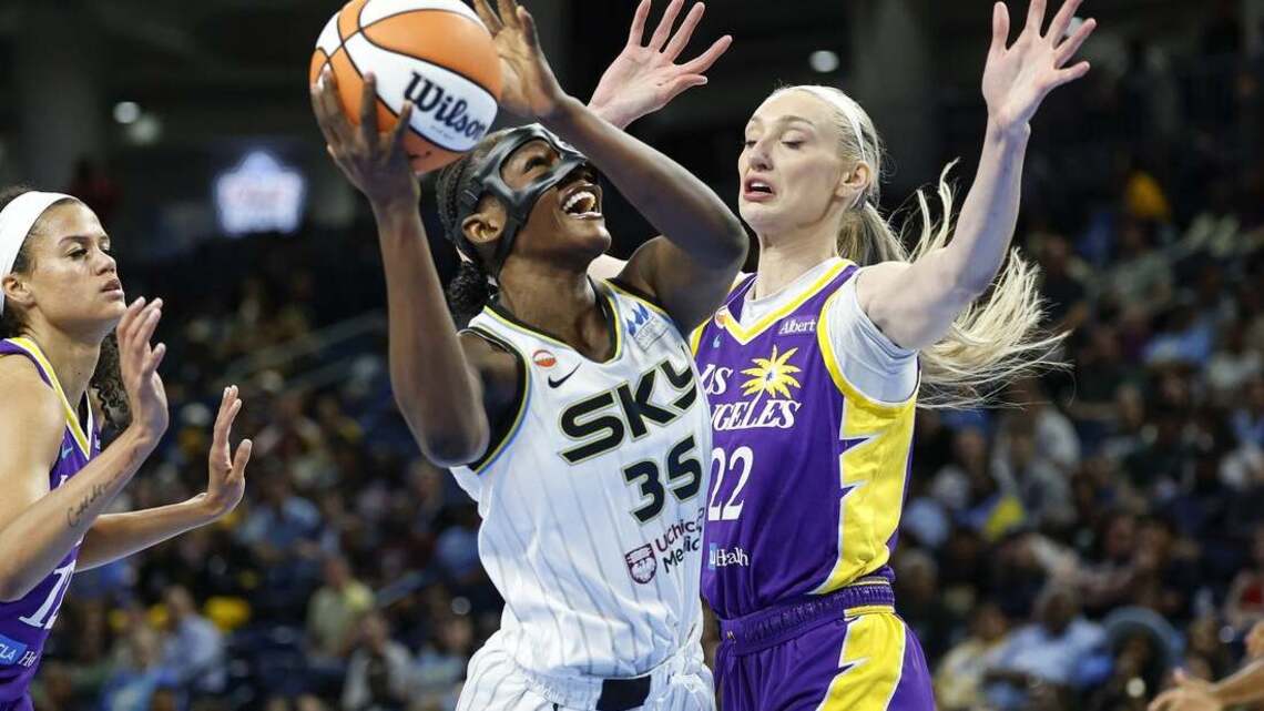 Balanced scoring effort propels Sky to win over Sparks 