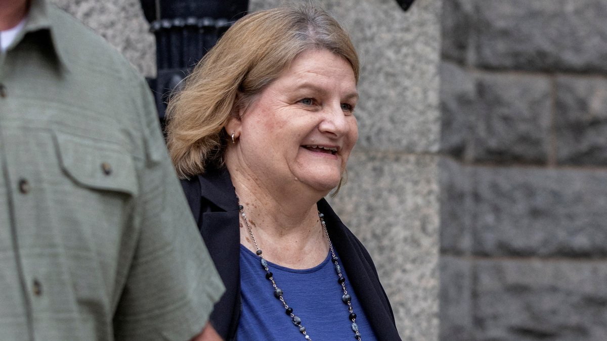 FILE PHOTO: Milwaukee County Judge Hannah Dugan, charged with obstructing an immigration arrest, leaves after appearing in court, in Milwaukee, Wisconsin, U.S. May 15, 2025.  REUTERS/Jim Vondruska/File Photo