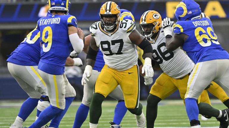 Netflix lands Rams-Packers in first NFL game on Thanksgiving Eve