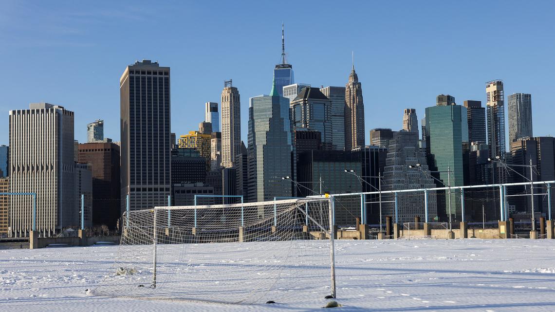 New York starts prepping for heavy snow ahead of nor'easter 
