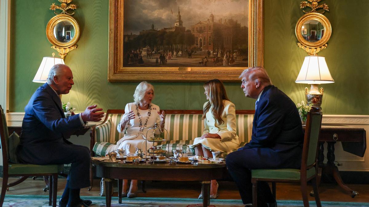 U.S. President Donald Trump and first lady Melania Trump host King Charles III and Queen Camilla for afternoon tea at the White House on day one of their State Visit to the United States of America on April 27, 2026, in Washington, D.C. (Suzanne Plunkett/Pool/Getty Images/TNS)