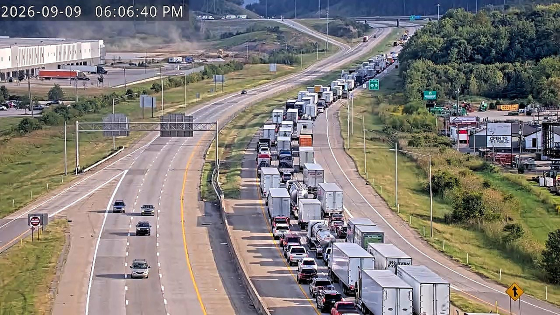 All lanes of SB I-65 near Shepherdsville blocked after 2-vehicle crash