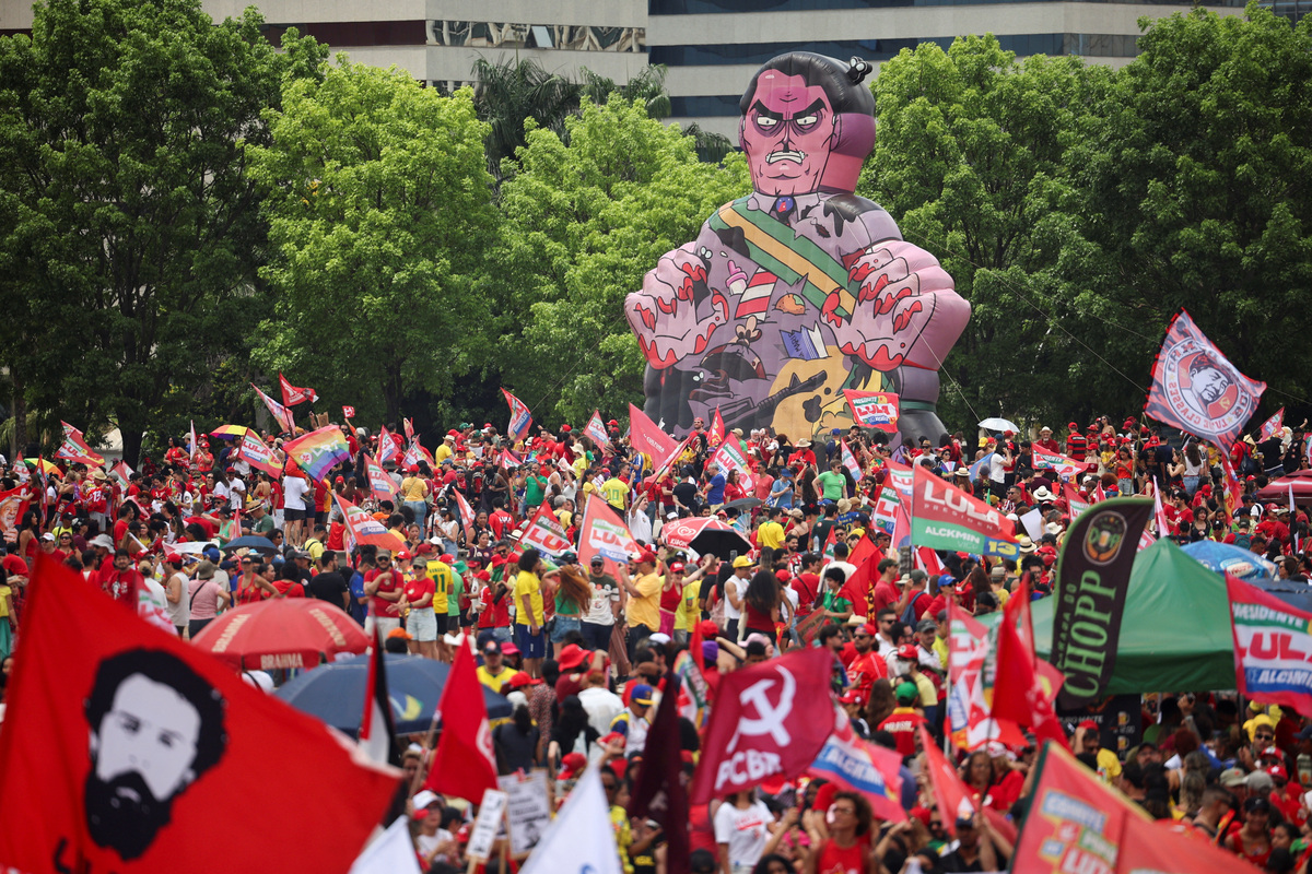 Brazil's Bolsonaro, Lula head into first debate a week before vote ...