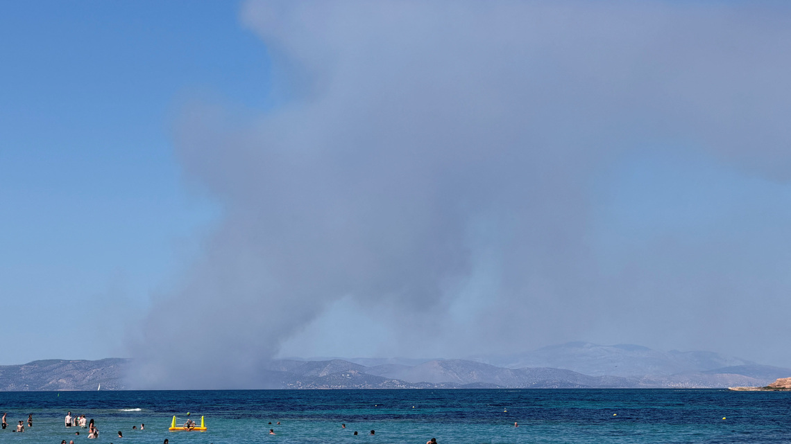 Elderly couple die as wildfires sweep Greek island of Salamina