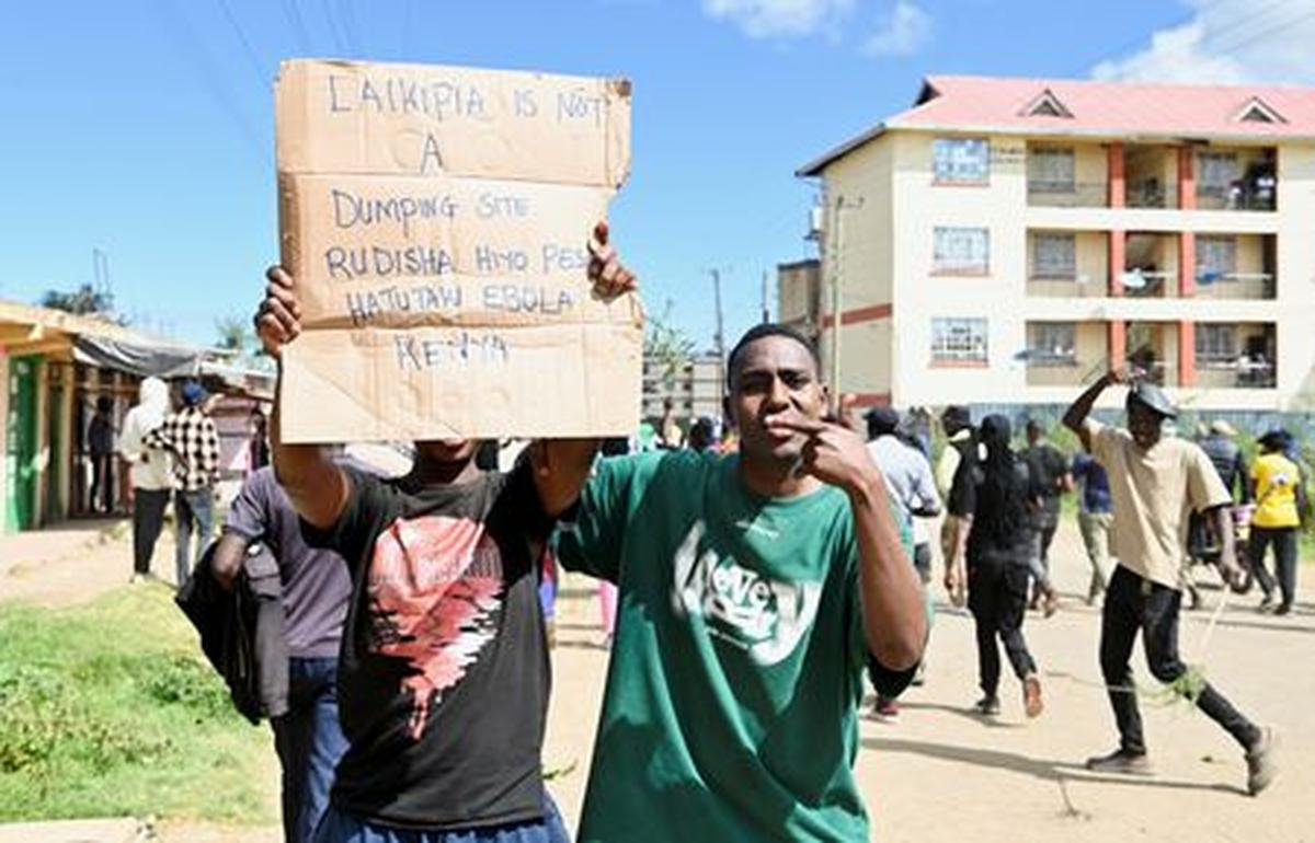 Demonstrators participate during a protest against a U.S.-backed Ebola quarantine plan on the establishment of a 50-bed facility at a Kenyan air force base that was intended to host Americans exposed to Ebola, in Nanyuki town, in Laikipia County, Kenya June 1, 2026. REUTERS/John Muchucha