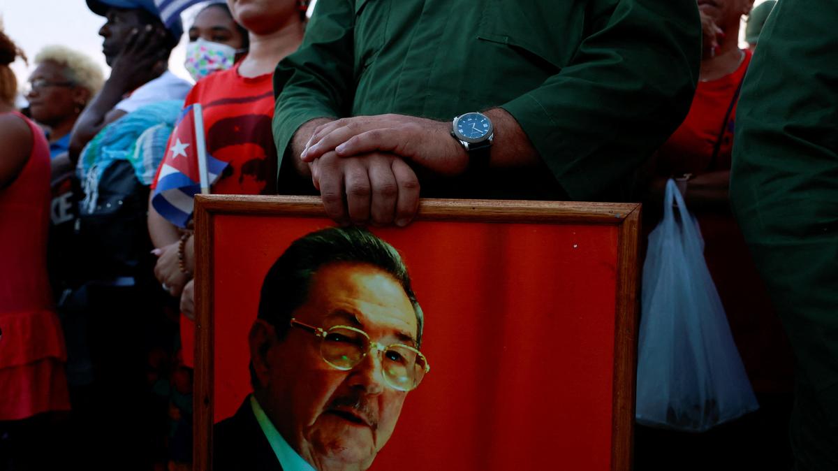 A person holds a picture of former Cuban president Raul Castro, as people gather ahead of a pro-government rally called by Cuban authorities to protest U.S. policies toward the island, including the indictment of Castro, in Havana, Cuba, May 22, 2026. REUTERS/Norlys Perez