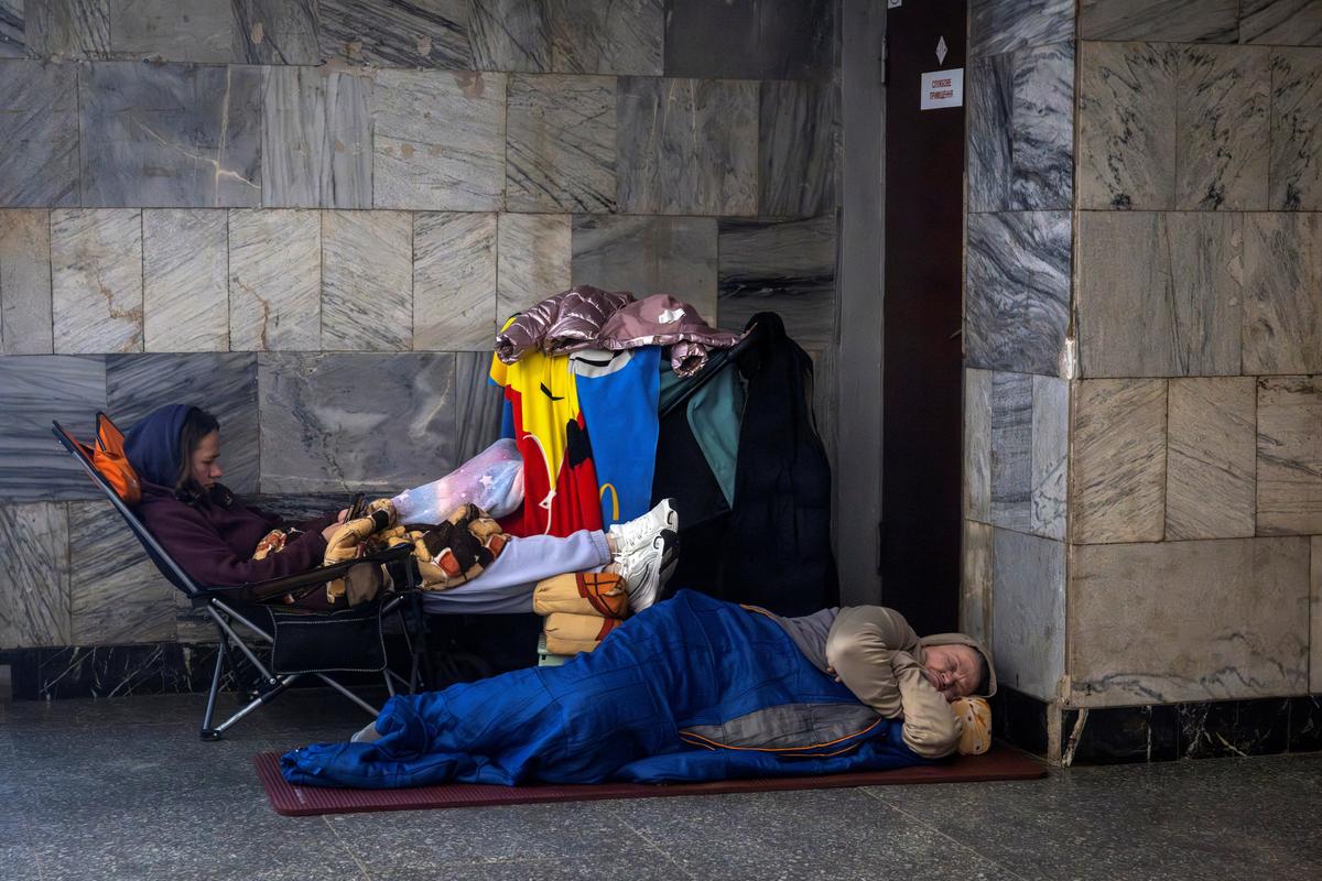 People shelter in a metro station during a Russian drone attack, amid Russia's attack on Ukraine, in Kyiv, Ukraine May 14, 2026. REUTERS/Thomas Peter