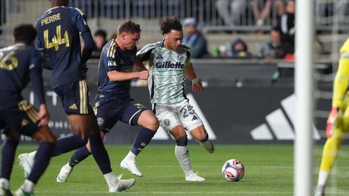 Carles Gil, Revolution halt Philadelphia's 15-match unbeaten streak 