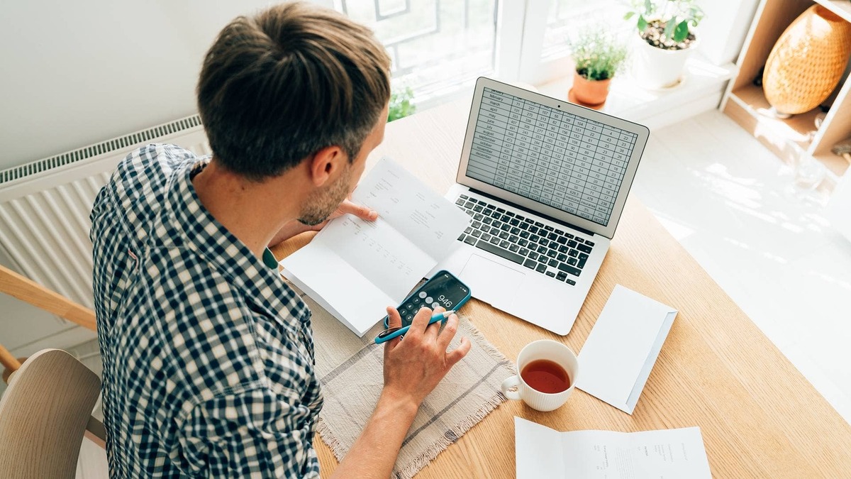  Paying more than the minimum can dramatically cut credit card interest costs and speed up debt repayment as balances hit record highs. 