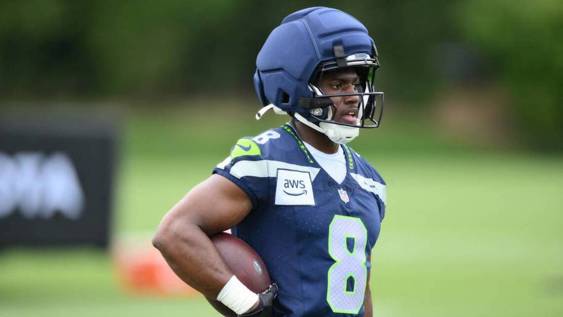 Top 14 Rookie Running Back Rankings For Deep Fantasy Football Re-Drafts: Things Get Crazy After Jadarian Price