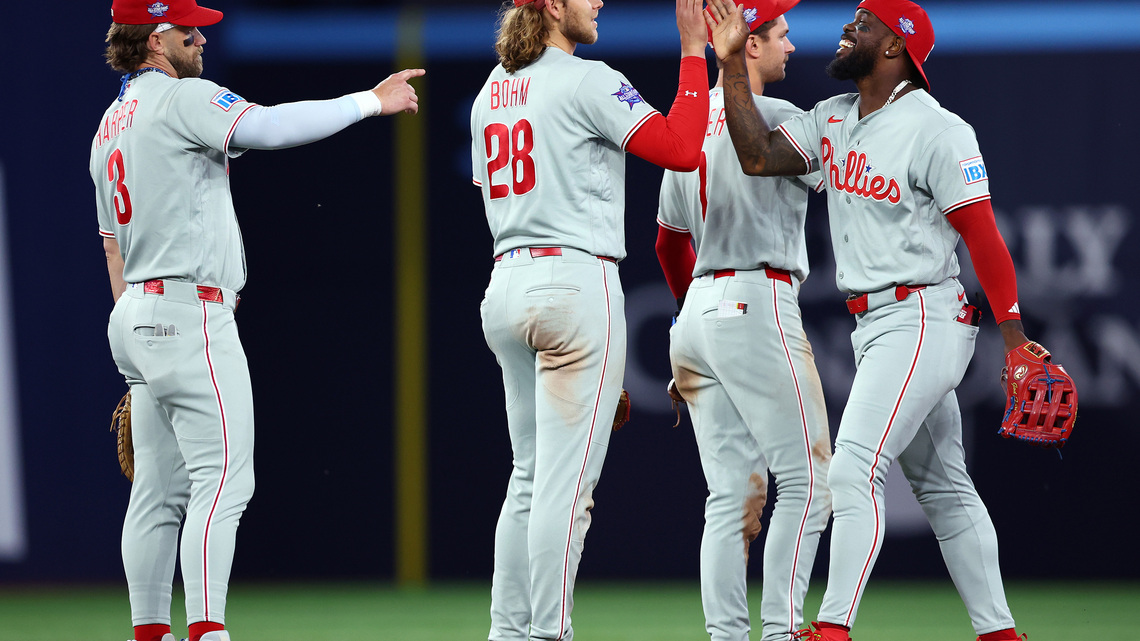 Cristopher Sánchez strikes out 10 as the Phillies top Blue Jays 