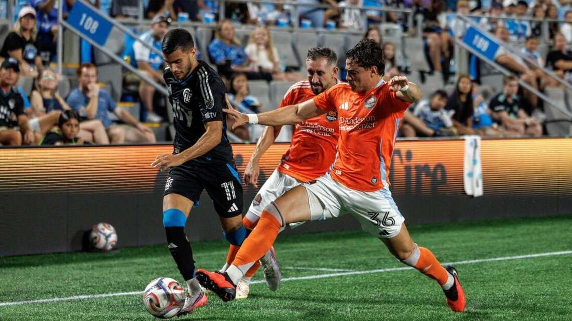 Dynamo continue scoring drought but pull out draw at Charlotte 