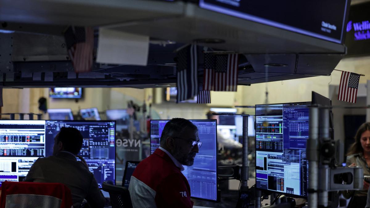 Traders work on the floor at the New York Stock Exchange (NYSE) in New York City, U.S., April 23, 2026. REUTERS/Jeenah Moon