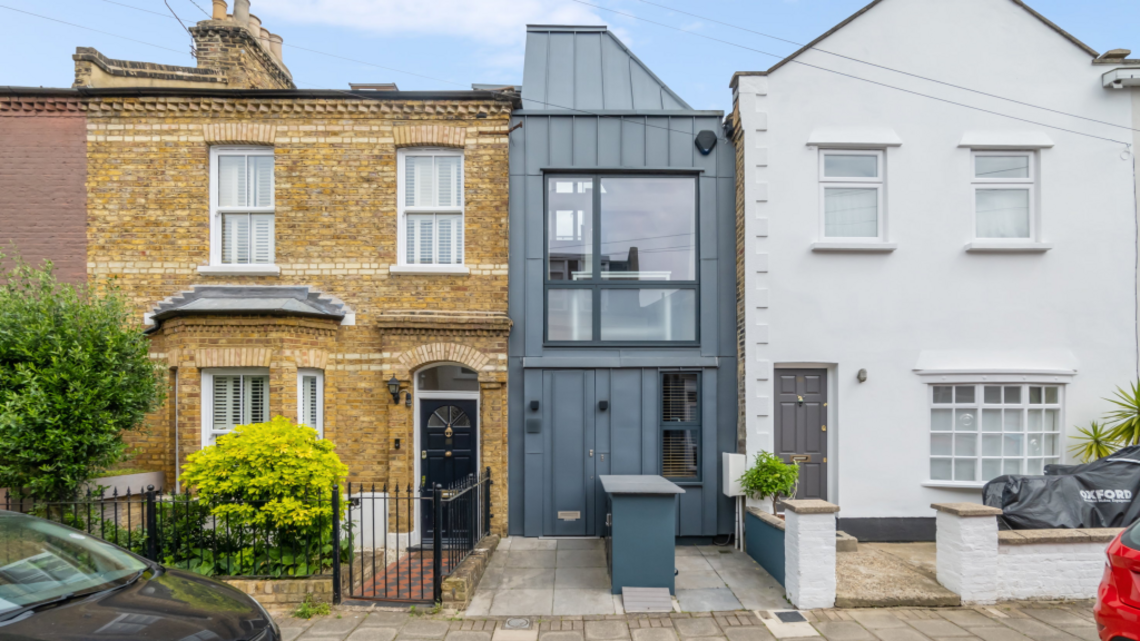 London's narrowest home on sale for nearly $700,000