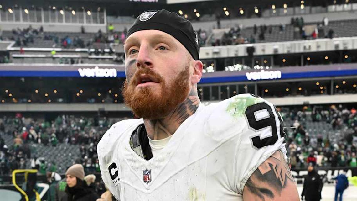  Dec 14, 2025; Philadelphia, Pennsylvania, USA; Las Vegas Raiders defensive end Maxx Crosby (98) on the field after loss to the Philadelphia Eagles at Lincoln Financial Field. Mandatory Credit: Eric Hartline-Imagn Images | Eric Hartline-Imagn Images 