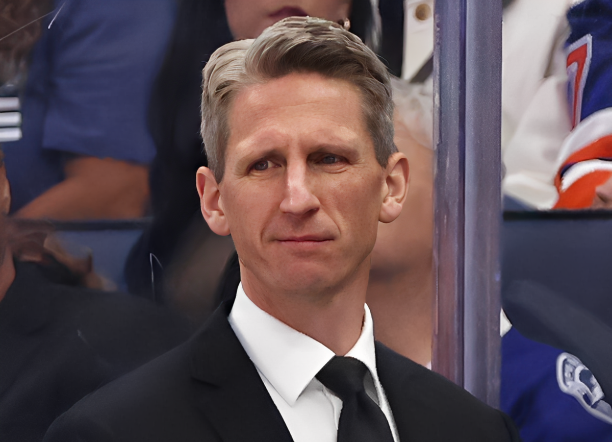  Edmonton Oilers head coach Kris Knoblauch looks on from the bench. Kim Klement Neitzel-Imagn Images