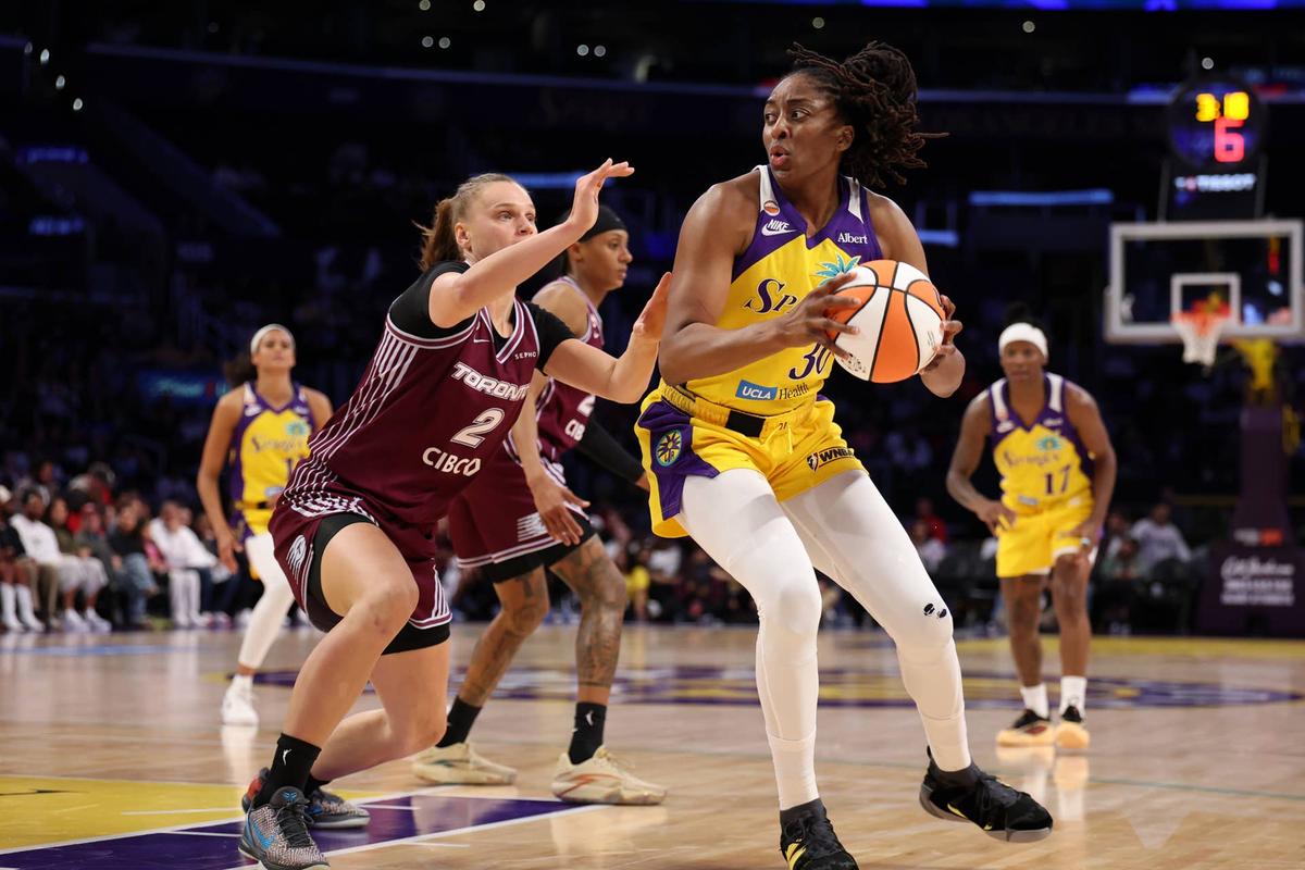  Los Angeles Sparks forward Nneka Ogwumike (30) Kiyoshi Mio-Imagn Images