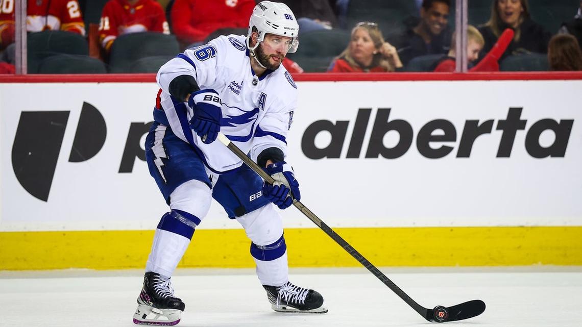 Penguins, Lightning hope to shake off erratic March in playoff push  