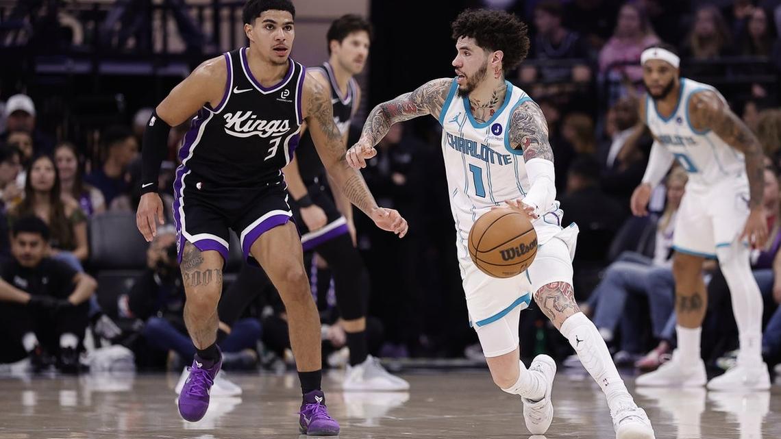 Lonzo Ball (30 points), Hornets topple Kings with barrage of 3s 