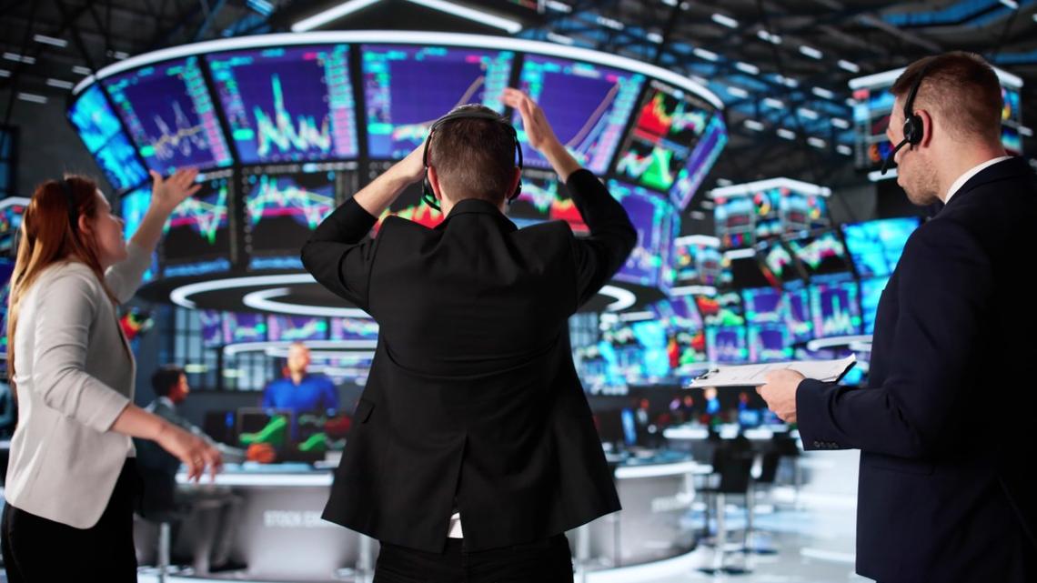 How does the Dow Jones perform during stock market crashes? 