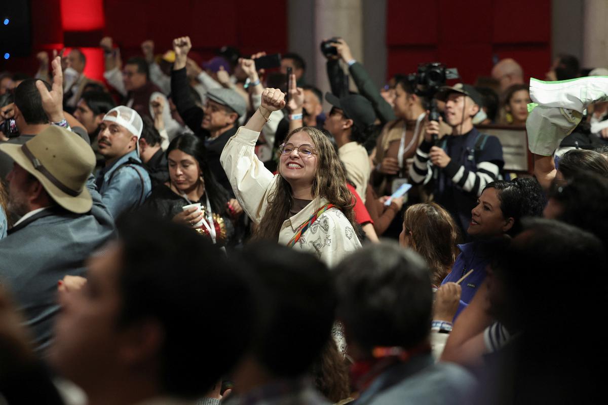 Supporters of Colombian presidential candidate Ivan Cepeda of the Historic Pact party react to the results of the first round of the presidential election, in Bogota, Colombia May 31, 2026. REUTERS/Luisa Gonzalez