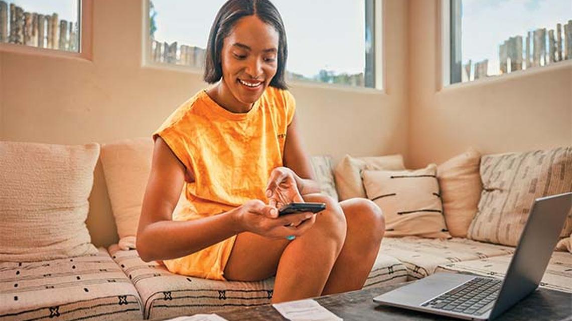 Lo que los contribuyentes latinos necesitan para declarar sus impuestos de 2025 y cómo maximizar sus reembolsos