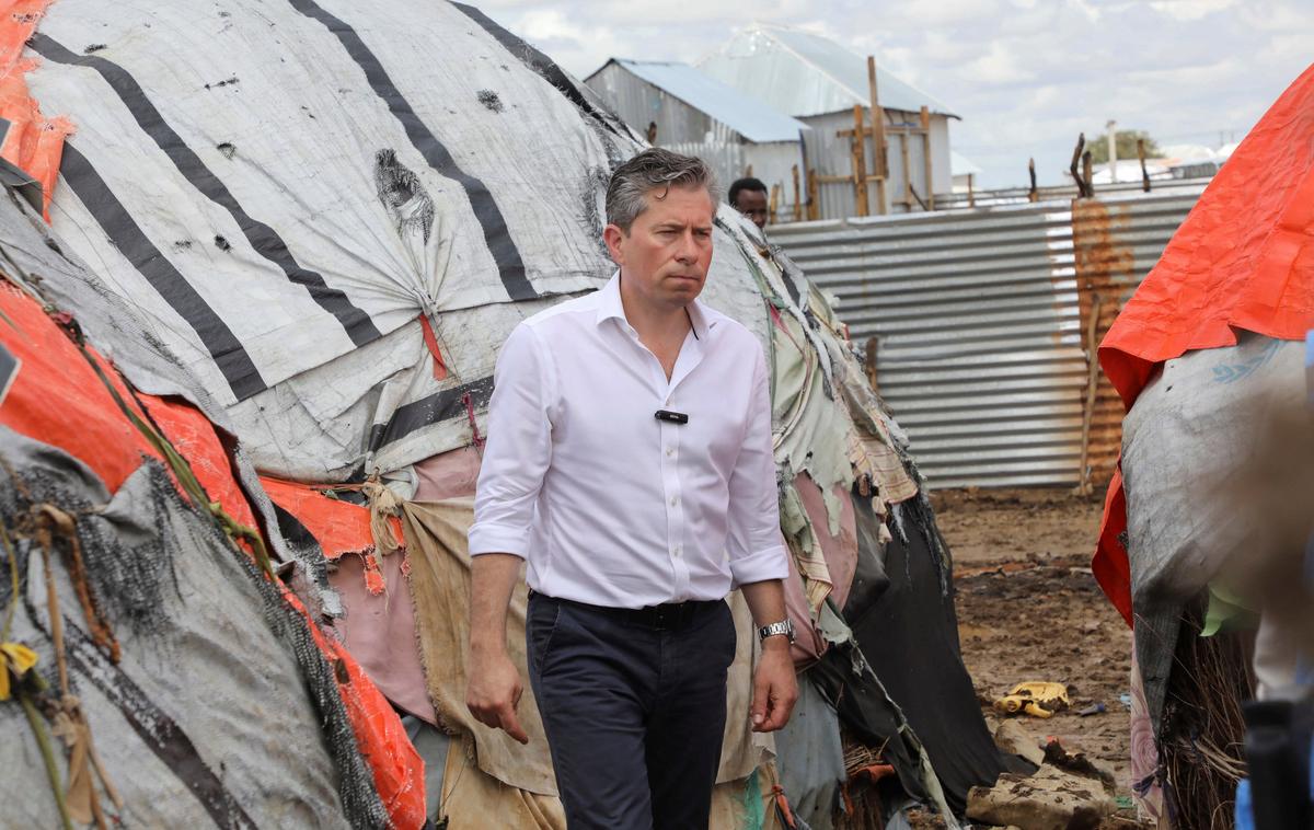 United Nations (UN) Under-Secretary-General for Humanitarian Affairs and Emergency Relief Coordinator Tom Fletcher visits a camp for the internally displaced Somali people, as shortages of lifesaving therapeutic foods caused by shipping disruptions due to the Iran war have forced clinics treating severely malnourished children to turn away patients and ration supplies in drought-hit Somalia, in Baidoa, Somalia April 29, 2026. REUTERS/Feisal Omar/File Photo