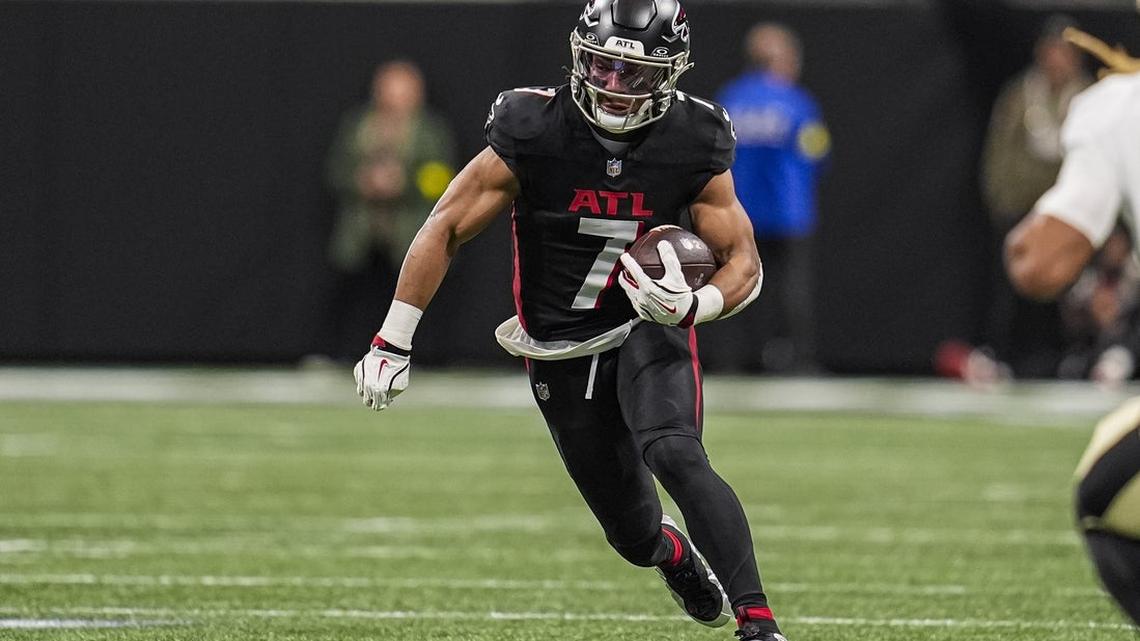 Falcons pick up team option for star RB Bijan Robinson in 2027