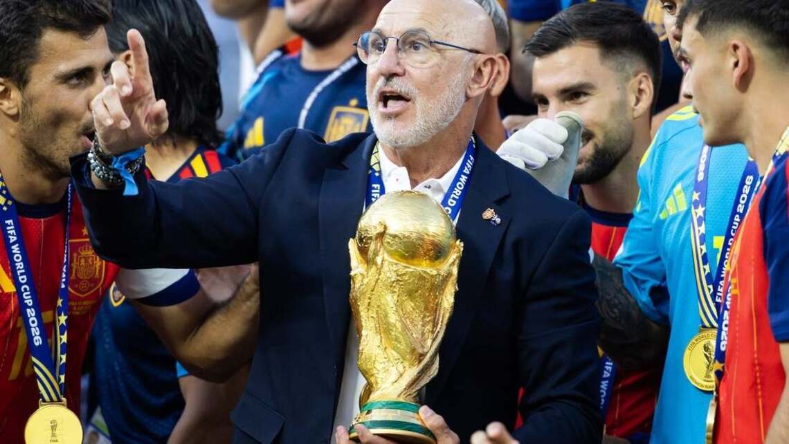 Spain extend coach Luis de la Fuente to 2032 