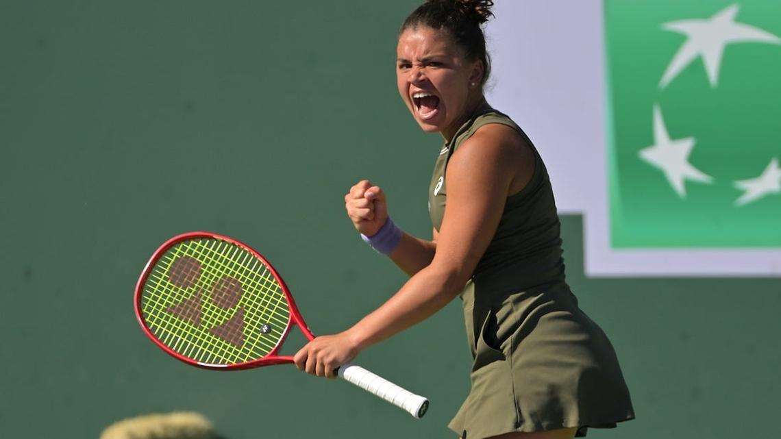 Defending champ Jasmine Paolini survives scare to advance in Rome  