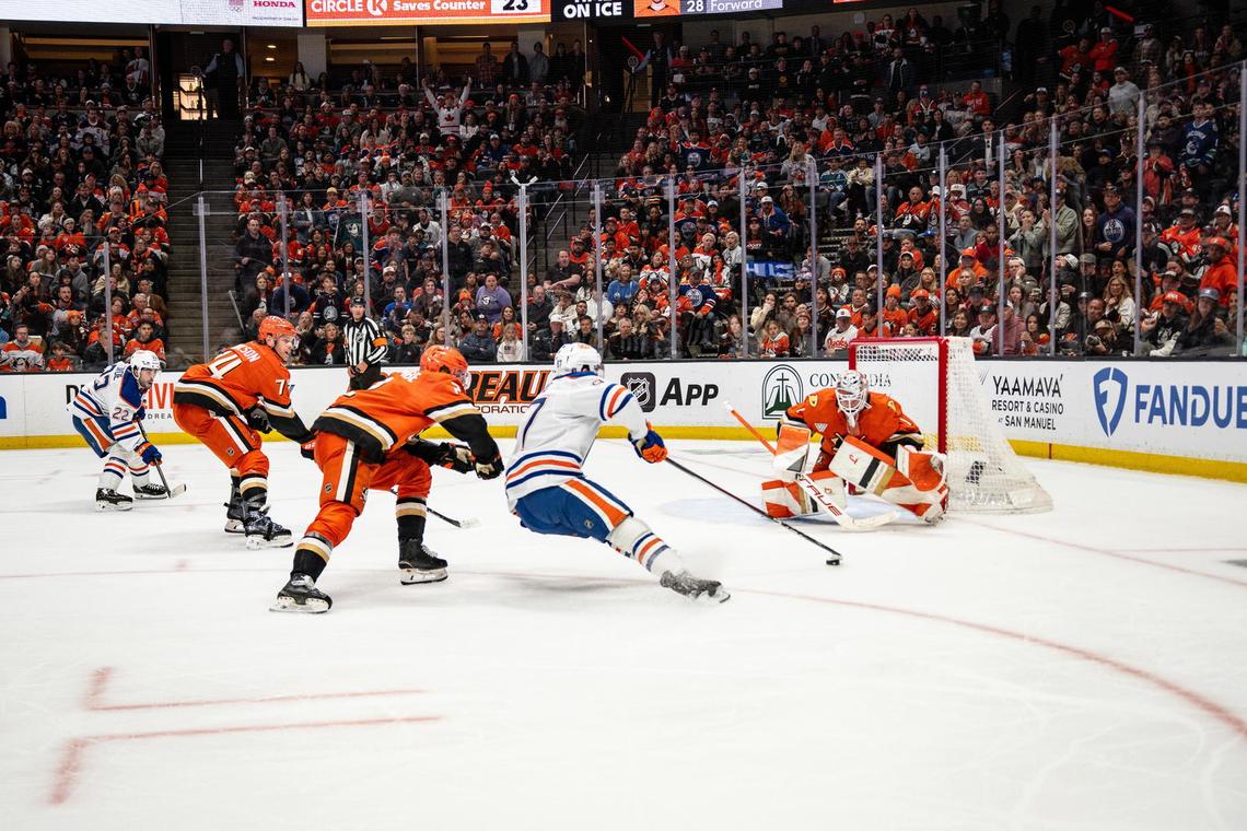  Oilers Message As They Face Elimination in Game 5 Against Ducks 