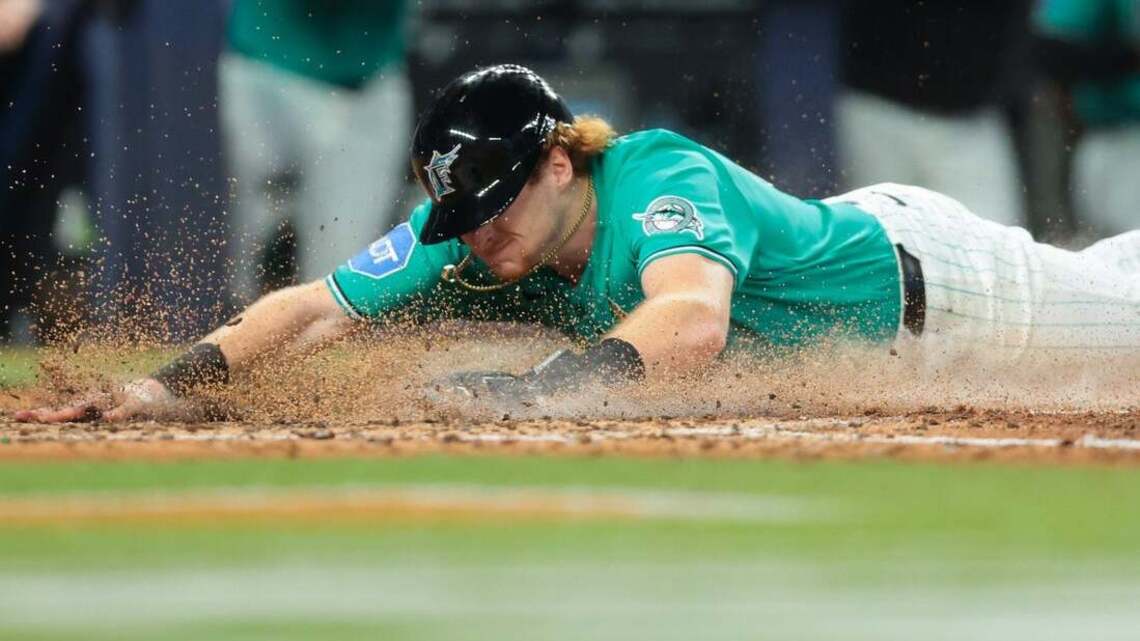 Miami honors Beckett as Marlins beat Cubs and move to .500