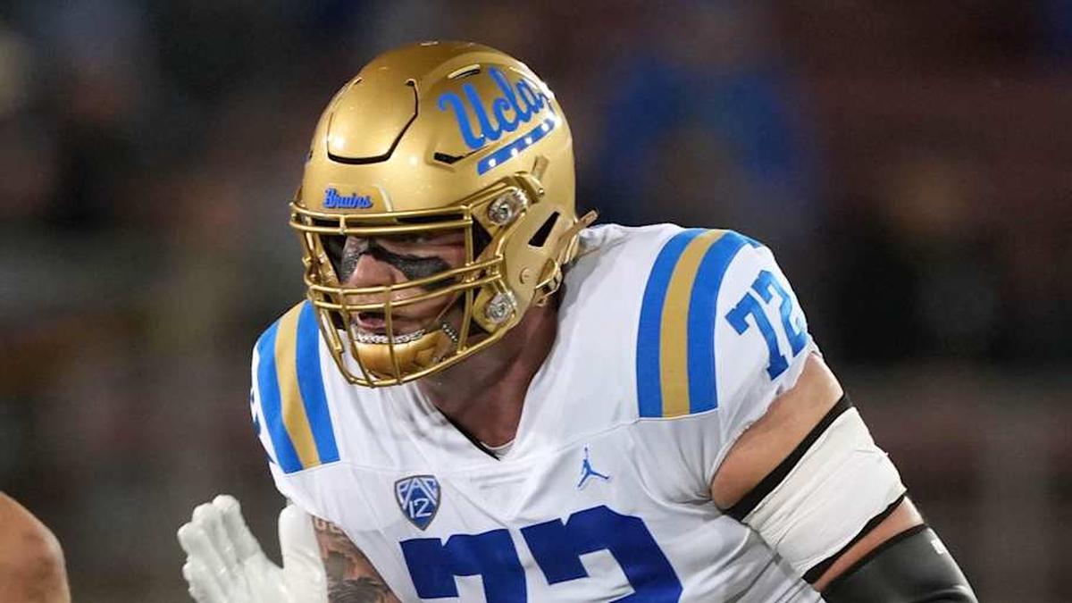  Oct 21, 2023; Stanford, California, USA; UCLA Bruins offensive lineman Garrett DiGiorgio (72) blocks Stanford Cardinal linebacker Lance Keneley (92) during the first quarter at Stanford Stadium. Mandatory Credit: Darren Yamashita-Imagn Images | Darren Yamashita-Imagn Images 