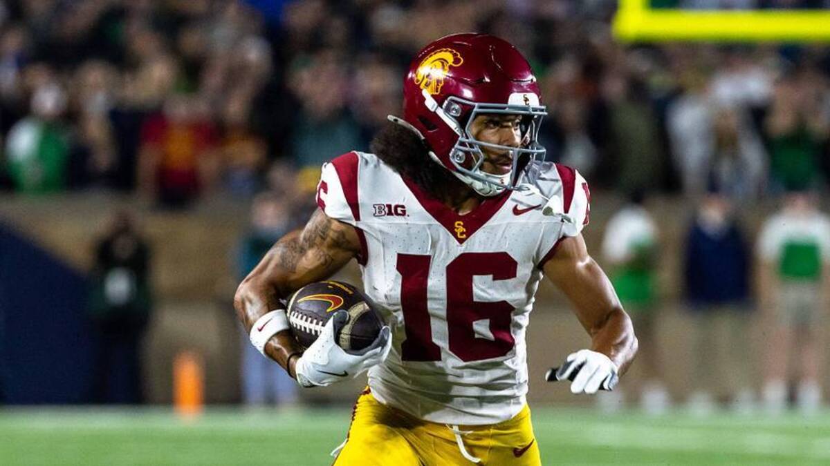  Oct 18, 2025; South Bend, Indiana, USA; Southern California Trojans wide receiver Tanook Hines (16) runs the ball against the Notre Dame Fighting Irish during the first half at Notre Dame Stadium. Mandatory Credit: Michael Caterina-Imagn Images | Michael Caterina-Imagn Images 