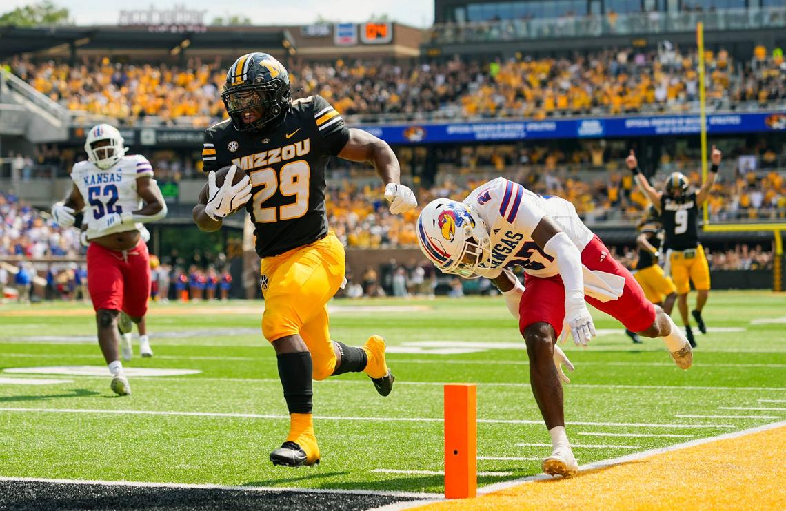  Missouri Tigers running back Ahmad Hardy (29) runs for a touchdown. © Jay Biggerstaff-Imagn Images