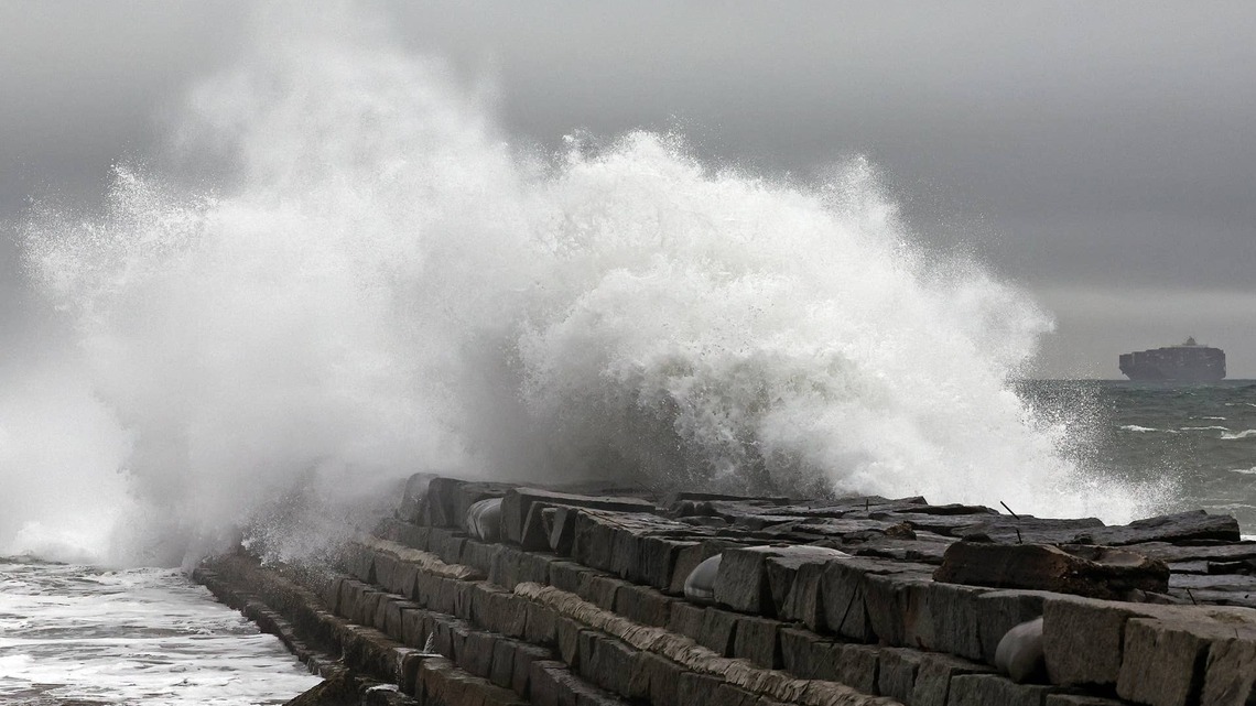 California's Coastal Flooding Is Nearly Guaranteed This Winter, but The Rain Is Not 