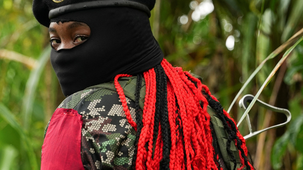 A rebel of Colombia's National Liberation Army (ELN) looks over her shoulder, in the Choco department, Colombia, June 12, 2026. REUTERS/Jair Coll