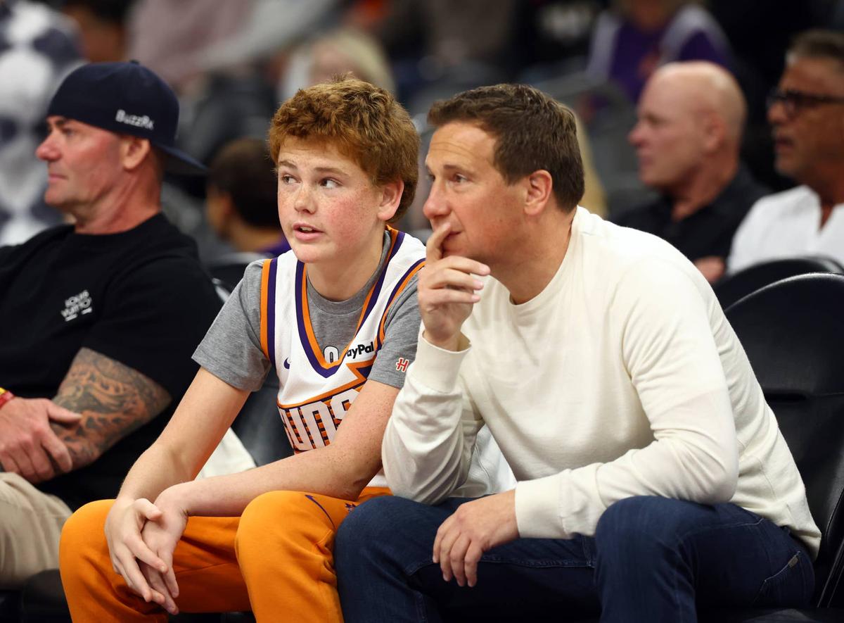  Phoenix Suns owner Mat Ishbia (right) with his son. Mark J. Rebilas-Imagn Images