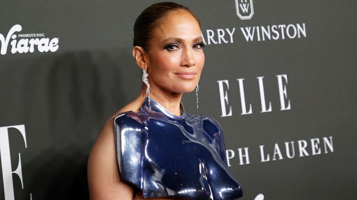 Jennifer Lopez's Classic, Luxe Bag Style Elevates Cold-Weather Outfits 