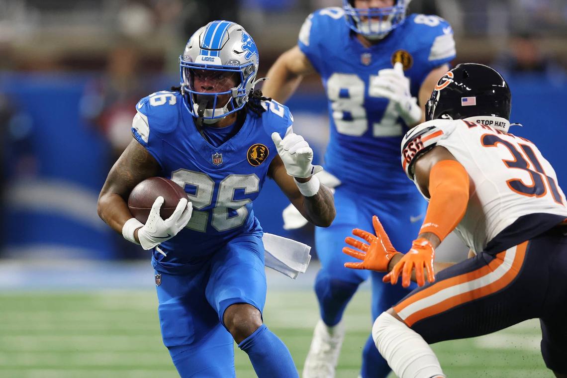  DETROIT, MICHIGAN - NOVEMBER 28: Jahmyr Gibbs #26 of the Detroit Lions plays against the Chicago Bears at Ford Field on November 28, 2024 in Detroit, Michigan. (Photo by Gregory Shamus/Getty Images) 