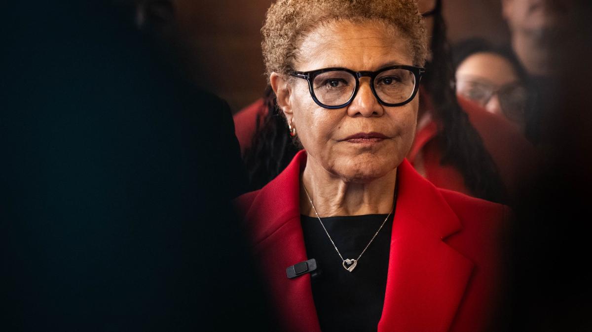 Mayor Karen Bass joins Los Angeles Unified School District officials and union leaders for a press conference after last minute negotiations averted a school strike in Los Angeles on Tuesday, April 14, 2026 in the Mayors office. (Photo by Sarah Reingewirtz, Los Angeles Daily News/SCNG)