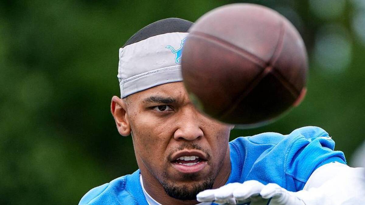  Detroit Lions wide receiver Amon-Ra St. Brown (14) warms up before practice during mini camp at Meijer Performance Center in Allen Park on Wednesday, June 17, 2026. | Junfu Han / USA TODAY NETWORK via Imagn Images 