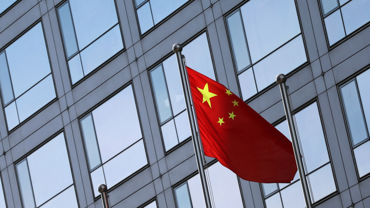 A Chinese flag flutters outside the China Securities Regulatory Commission (CSRC) building on the Financial Street in Beijing, China February 8, 2024. REUTERS/Florence Lo