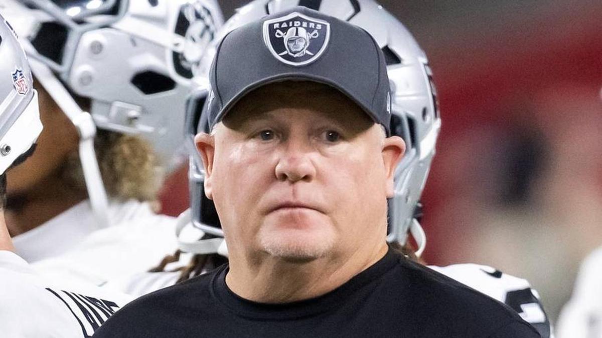  Aug 23, 2025; Glendale, Arizona, USA; Las Vegas Raiders offensive coordinator Chip Kelly against the Arizona Cardinals during a preseason NFL game at State Farm Stadium. Mandatory Credit: Mark J. Rebilas-Imagn Images | Mark J. Rebilas-Imagn Images 
