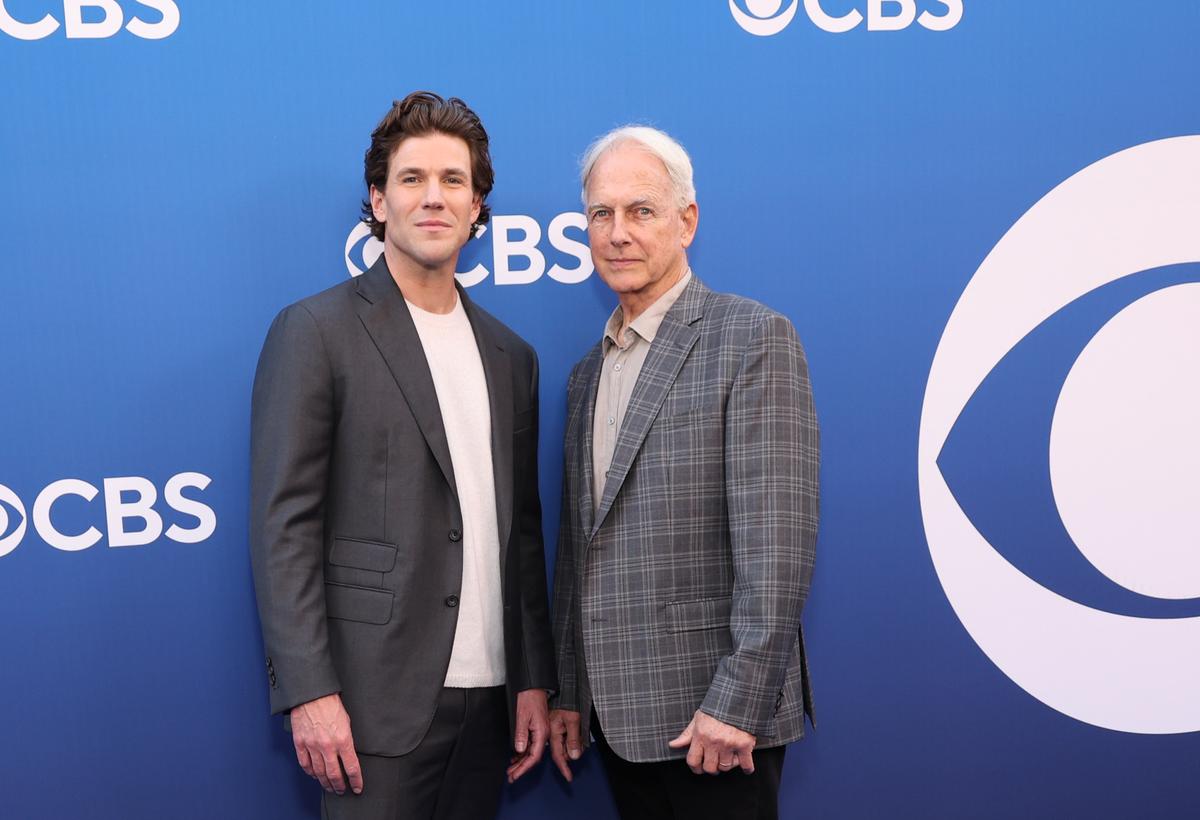 Austin Stowell, Mark Harmon.Monica Schipper/Getty Images 