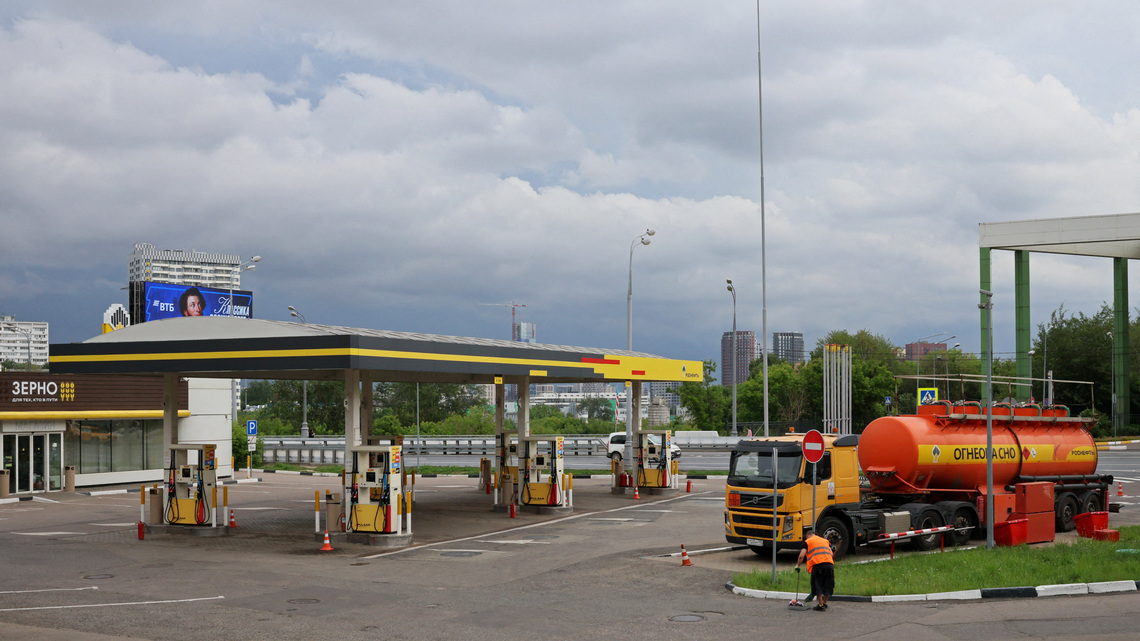 Russian frustration rises as fuel crisis bites 