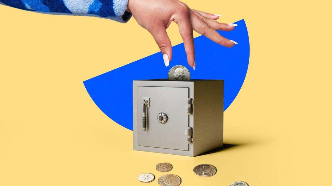 What is the average interest rate for savings accounts? 