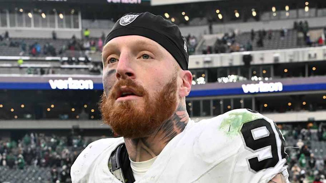  Dec 14, 2025; Philadelphia, Pennsylvania, USA; Las Vegas Raiders defensive end Maxx Crosby (98) on the field after loss to the Philadelphia Eagles at Lincoln Financial Field. Mandatory Credit: Eric Hartline-Imagn Images | Eric Hartline-Imagn Images 